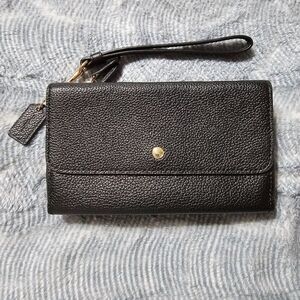 Coach Triple Small Wallet in black pebbled leather